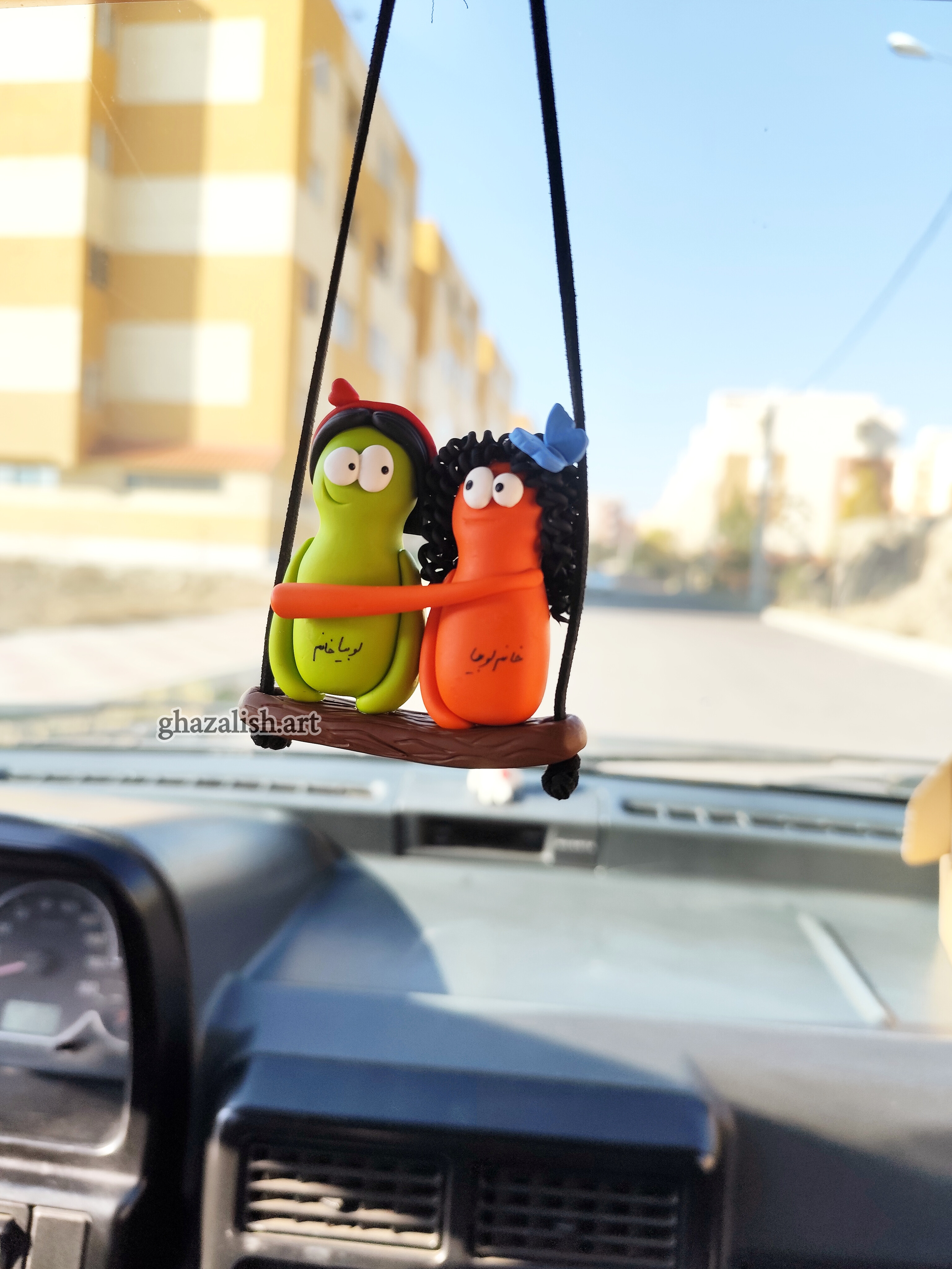 آویز ماشین دست ساز خواهرانه😍